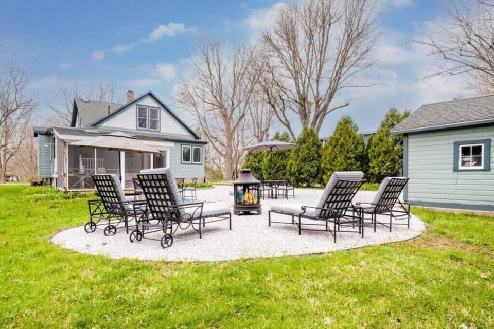 Relax & enjoy the backyard patio