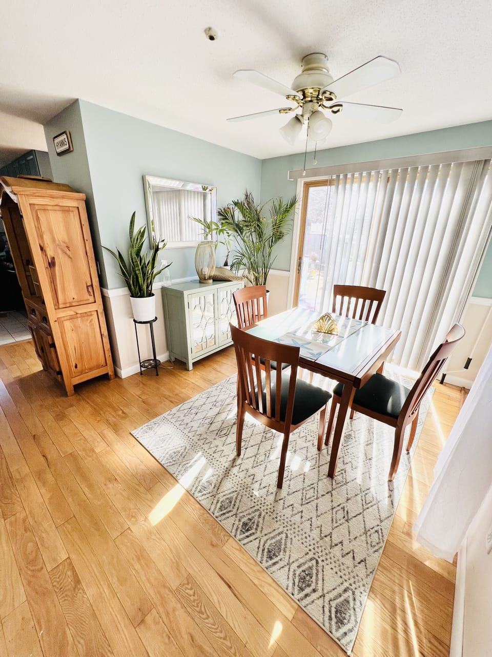 Dining room w/ slider to back deck