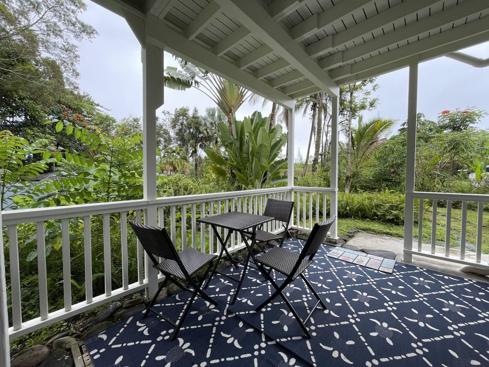 Dining area on private lanai