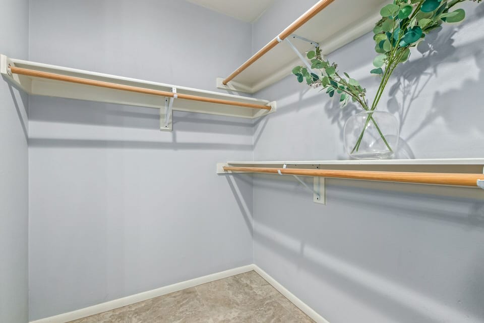 Walk-in Closet.