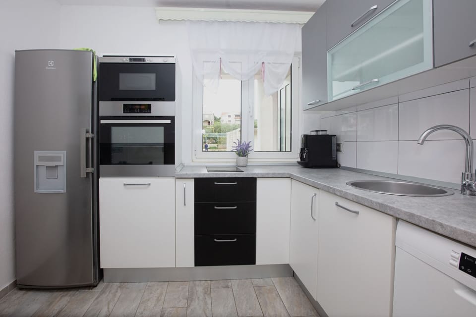 Kitchen 1