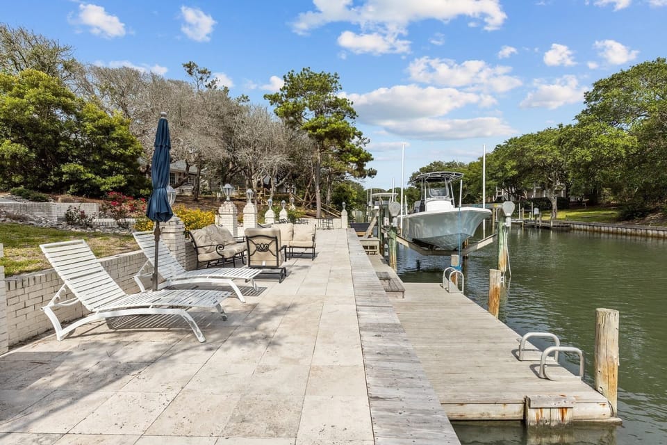 Great for relaxing in the day to catch some rays or at night to see the stars!