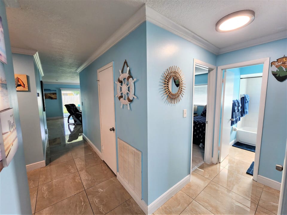 Hallway from bedrooms to living room