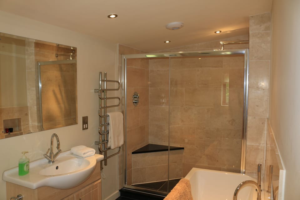Ensuite to Bedroom 1 - Jacuzzi bath
