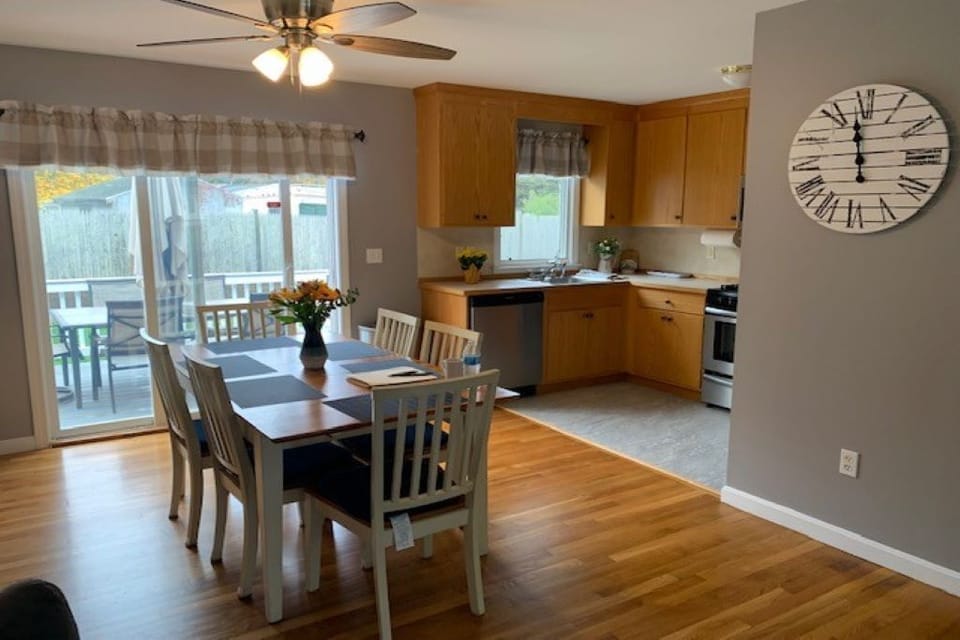 Kitchen Dining Area