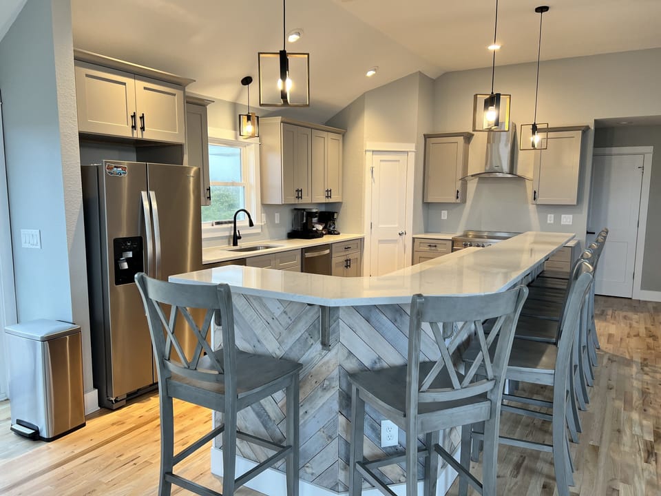 Large, fully equipped kitchen