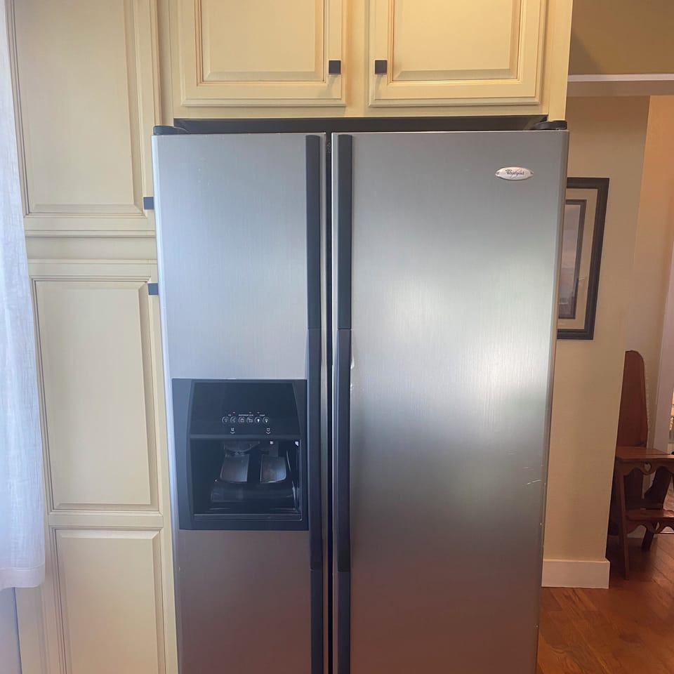 Fridge has ice/water in door. 