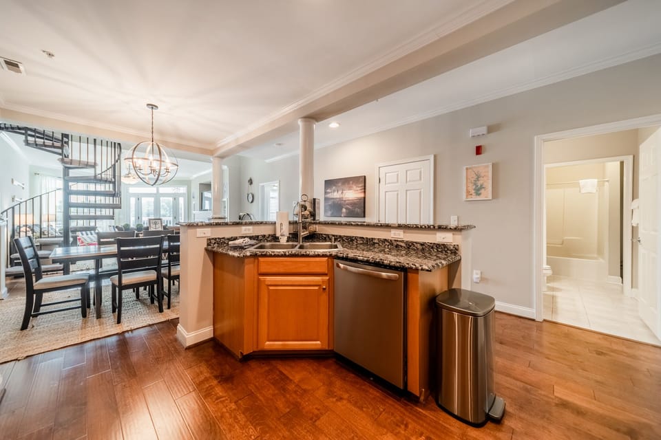 Fully stocked kitchen with island & granite countertops.
