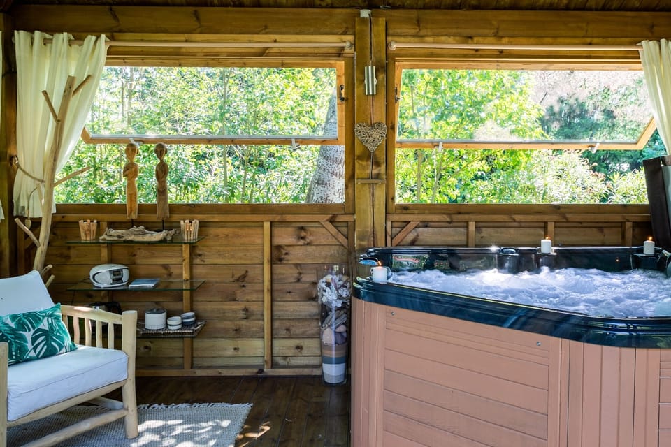 Indoor spa tub