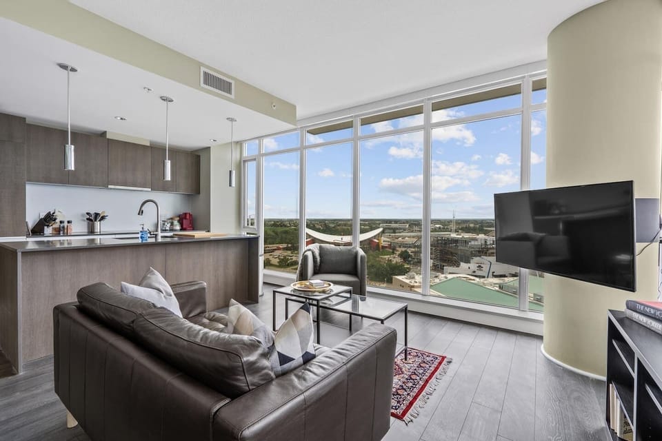 Relax in the open living space with views of the mountains, city skyline and much more. Travelling during stampede? You'll have the best view of the park and the fireworks. 