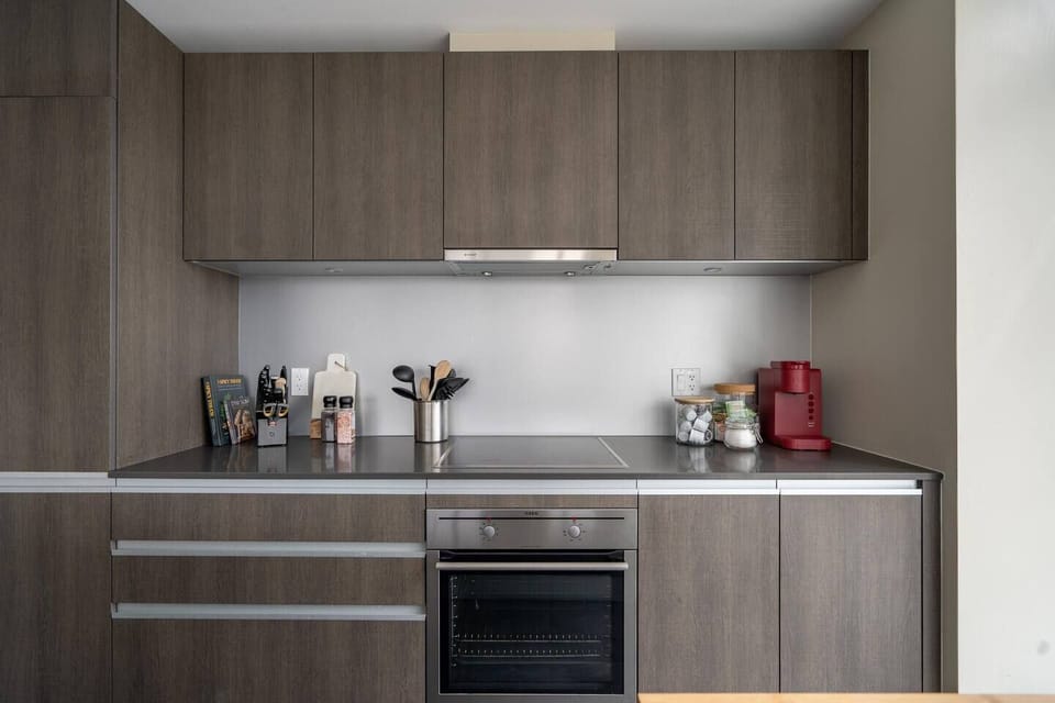Full kitchen, complete with everything you need for preparing delicious meals at home 