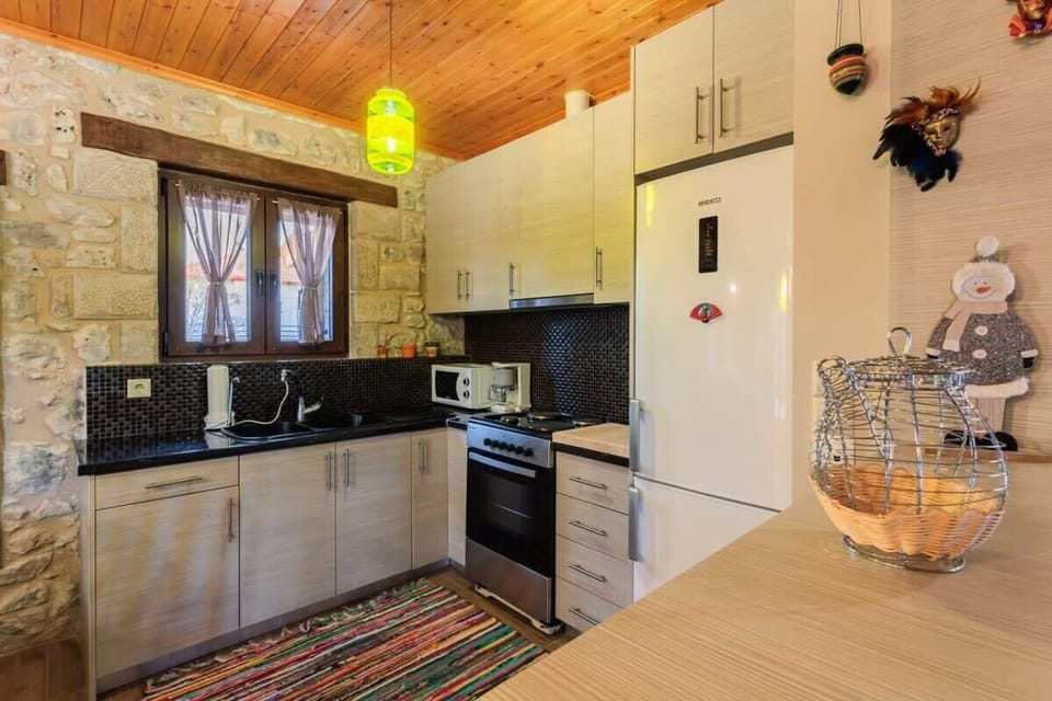 Fully-equipped kitchen