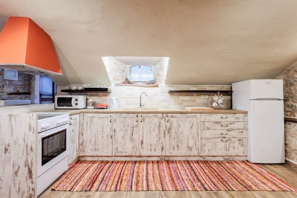 Fully-equipped kitchen