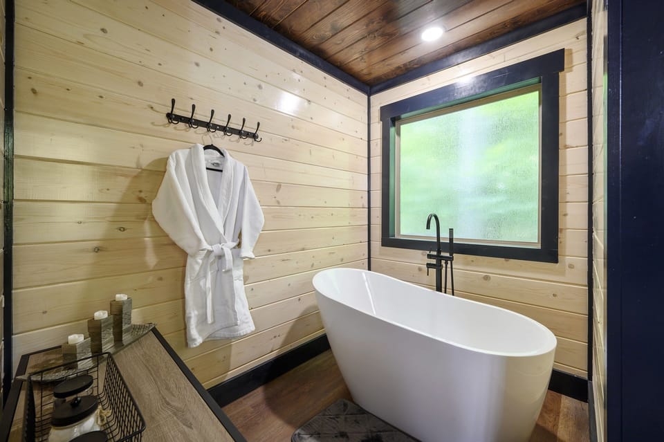 Bathtub to unwind and relax while you sip on your favorite drink.