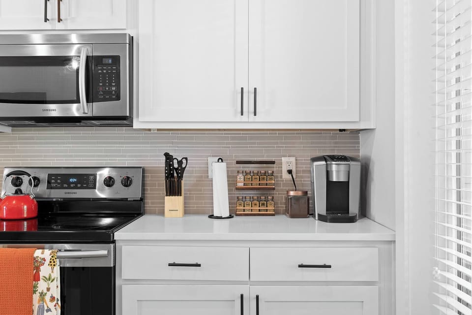 Enjoy all of the necessary amenities for you to be able to start up your morning right!