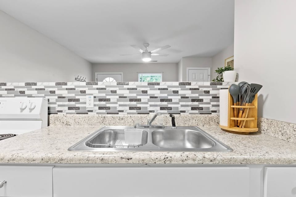 A Double sink is available in the kitchen, ready for cleaning up dishes and utensils!