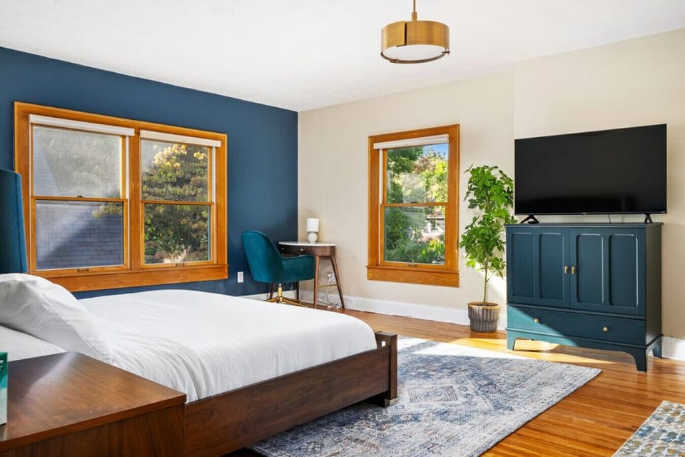 King Sized Bedroom with TV and Desk