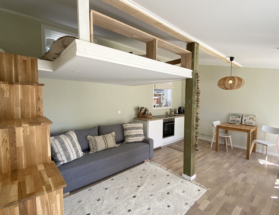 Guest house sleeps 4. Loft queen mattress, and fold out double couch. 