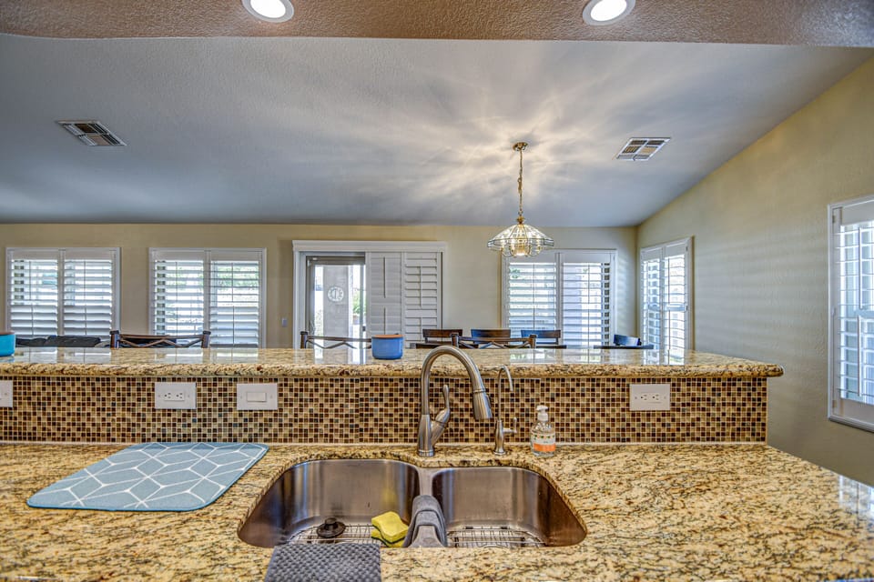 Deep basin sink w/garbage disposal