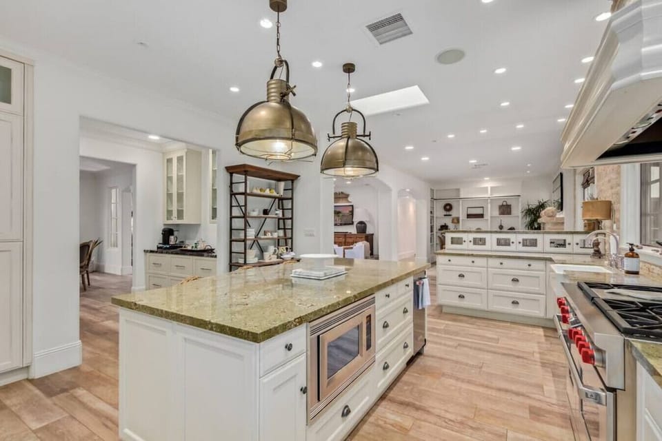 Gourmet Kitchen with gas range, high end appliances and island.