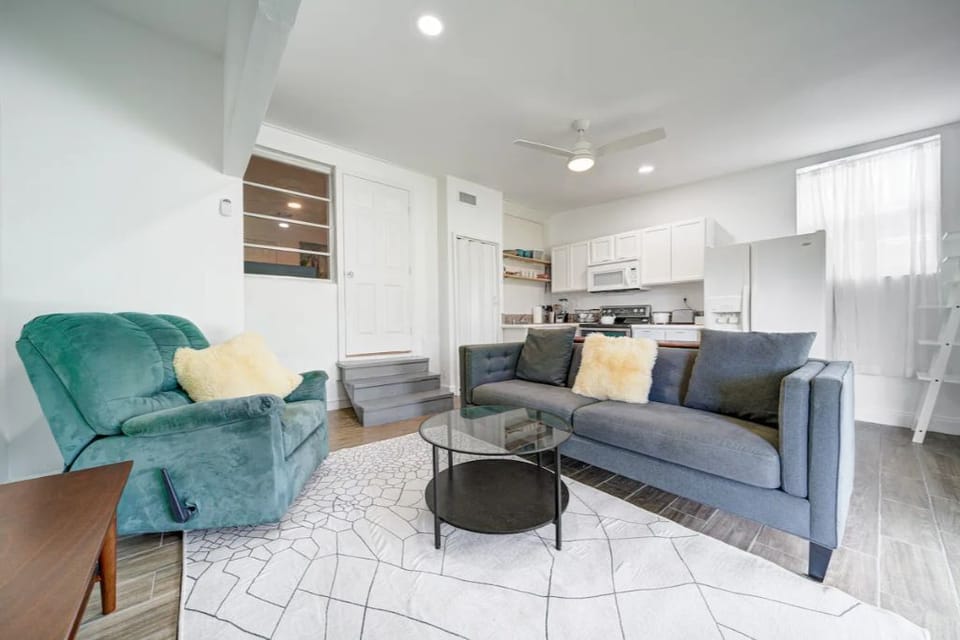 Second living room / kitchen @ in-law quarters