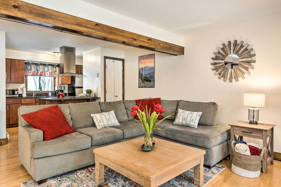 Living Room | Smart TV | Fireplace