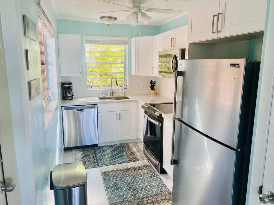 Newly Remodeled Kitchen has everything you need to eat in!