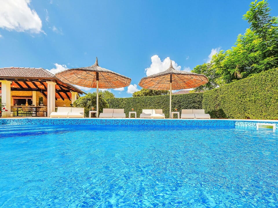 Water, Sky, Cloud, Plant, Building, Blue, Swimming Pool, Tree, Body Of Water, Seaside Resort