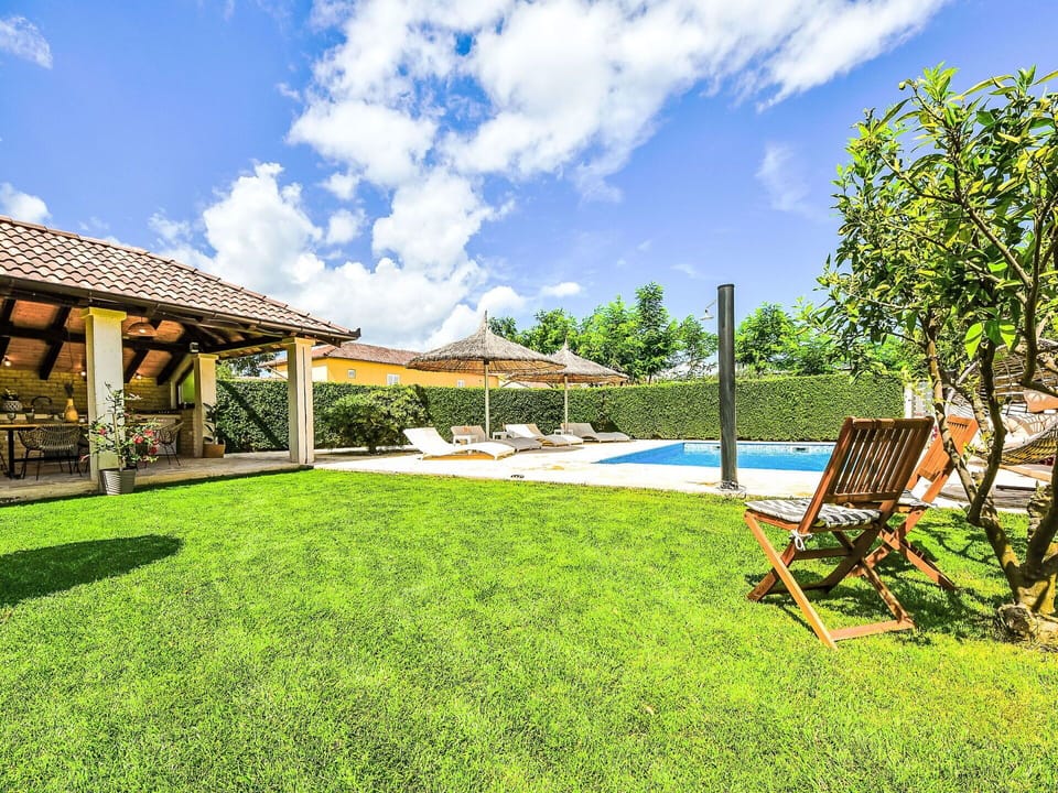 Cloud, Sky, Plant, Swimming Pool, Tree, Shade, Natural Landscape, Land Lot, Outdoor Furniture, Building