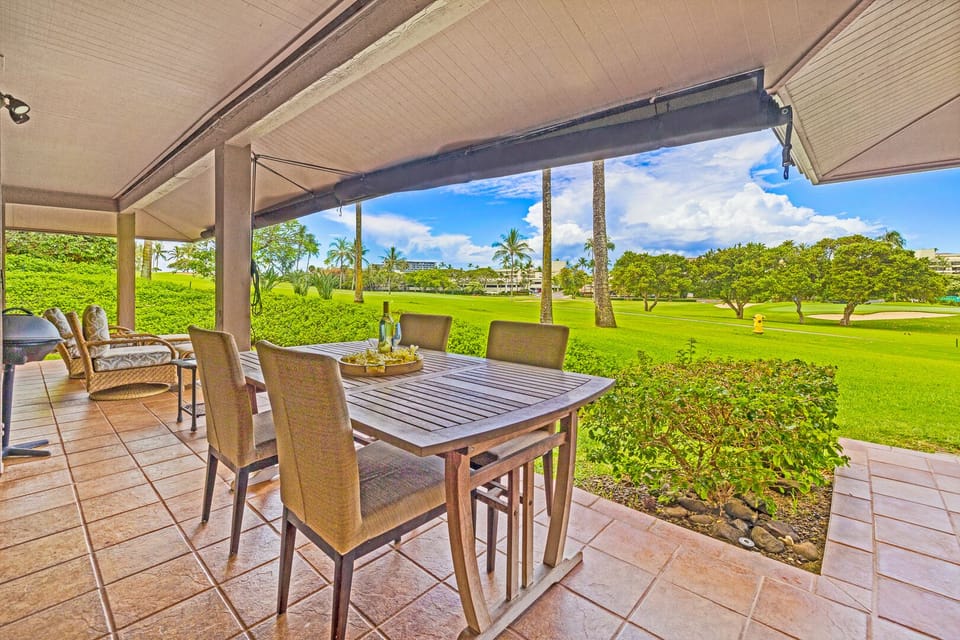 Dine al fresco on your private lanai while enjoying stunning golf course views. A peaceful outdoor retreat for morning coffee or sunset cocktails.