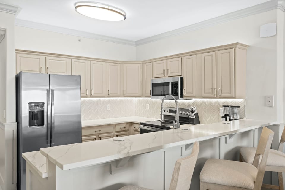 Kitchen with Breakfast Bar