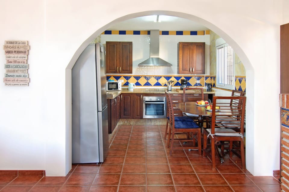 There is a dining corner in the kitchen.	