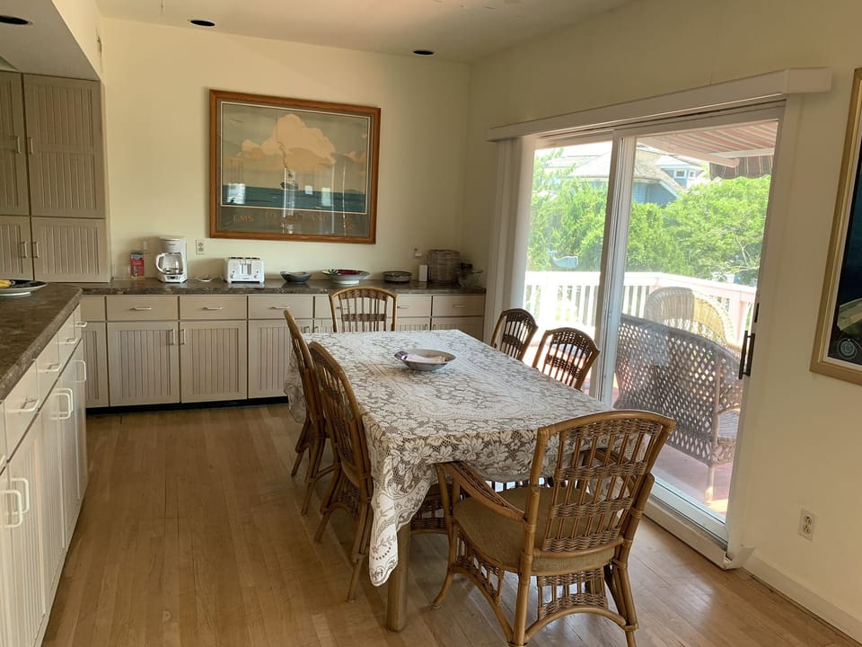 2nd floor eating area