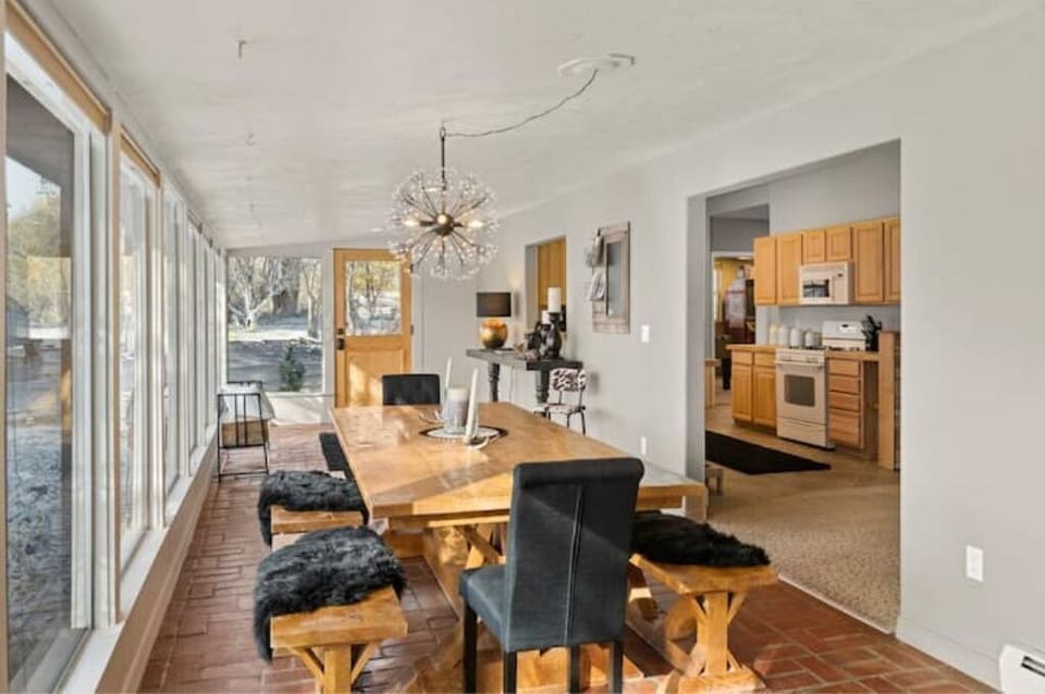 Dining room leads into the living room. 