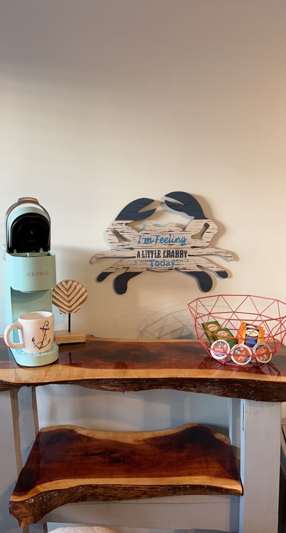 Relaxing getaway - walking distance to beach, ice cream shop, putt putt and more House in Oak Island