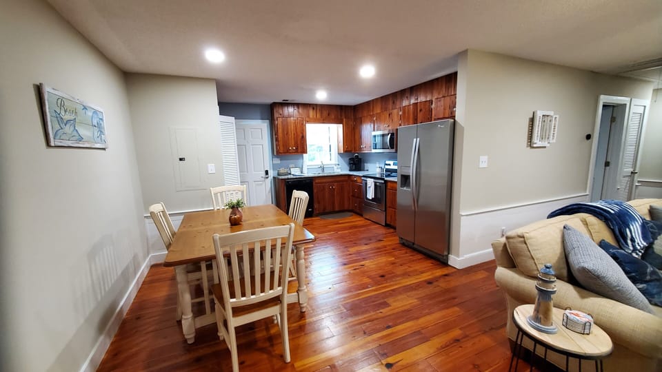 Kitchen in side 1.