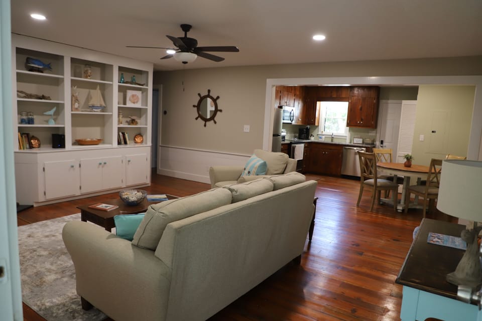 Living area in side 2.