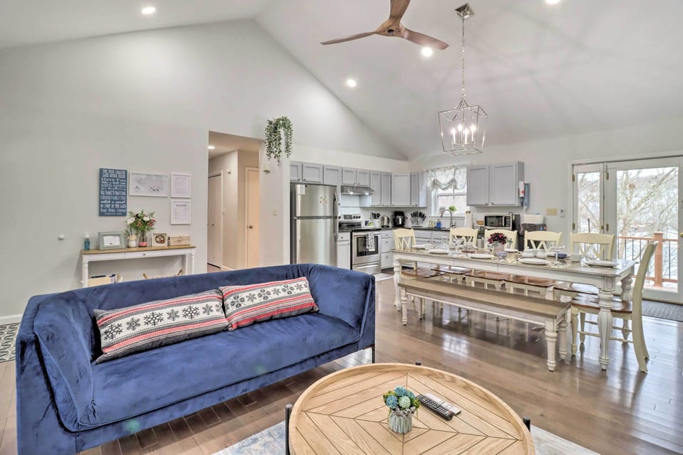 East Stroudsburg Vacation Rental | 3BR | 3BA | 2,316 Sq Ft | Stairs Required