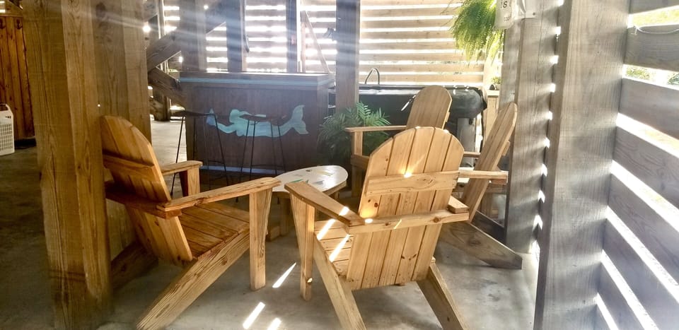 Outside bar by hot tub