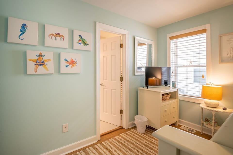 Jack and Jill Bathroom off of Guest Bedroom 1