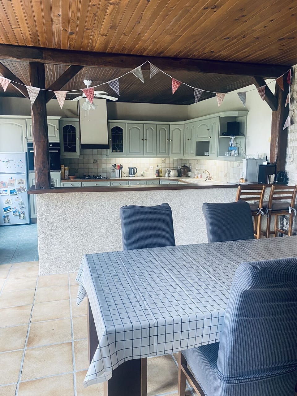 Open plan dining room and kitchen