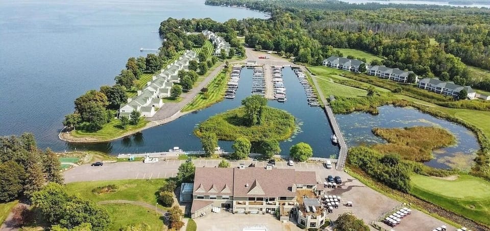 Fabulous location between the lake and the harbor.