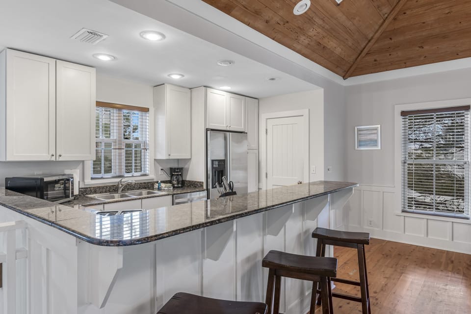 Kitchen with Breakfast Bar