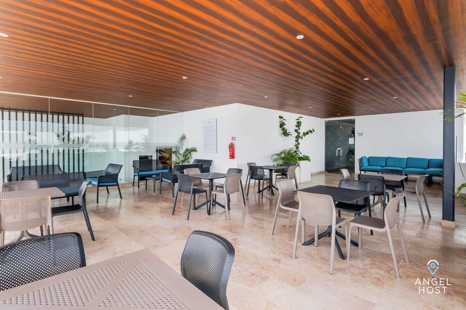 The common area with lots of seating/dining tables