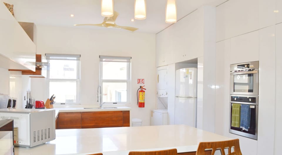 At the breakfast bar you can hang out with the cook