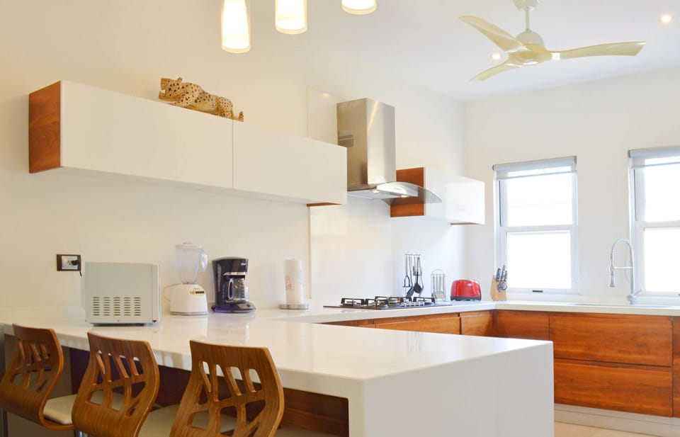 A breakfast bar that can also serve as a place to work on the laptop if needed