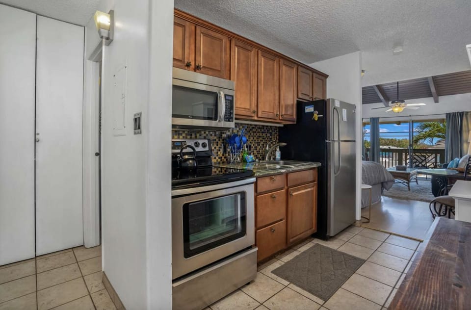 Fully equipped and stocked kitchen