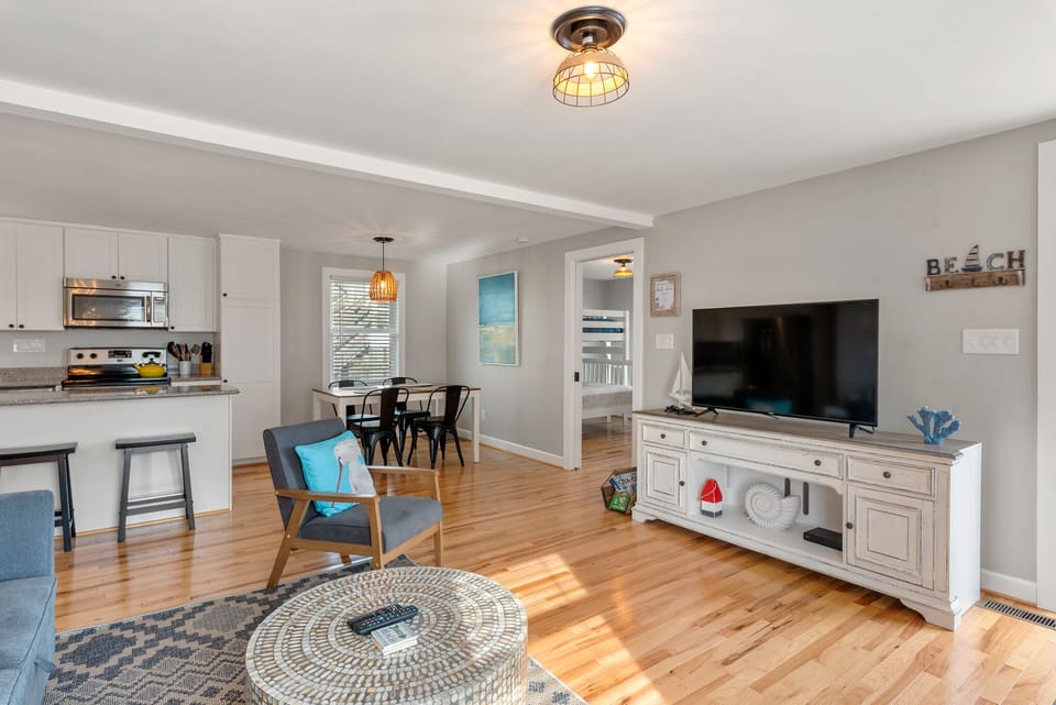 NHCF28: Bri's Bungalow | Living Area