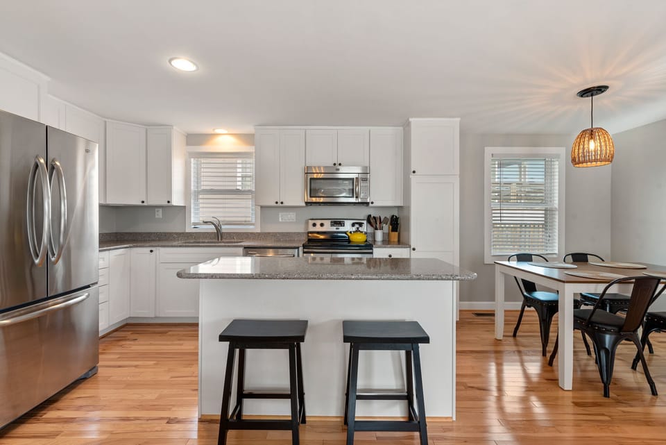 NHCF28: Bri's Bungalow | Dining Area and Kitchen