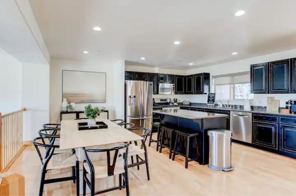 Fully equipped kitchen and dinning room (8 seat table) and 3 bar stools 